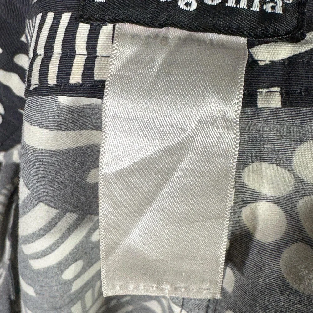 Patagonia Board Shorts Mens 36 Black White Batik Print Surf Wavefarer‎